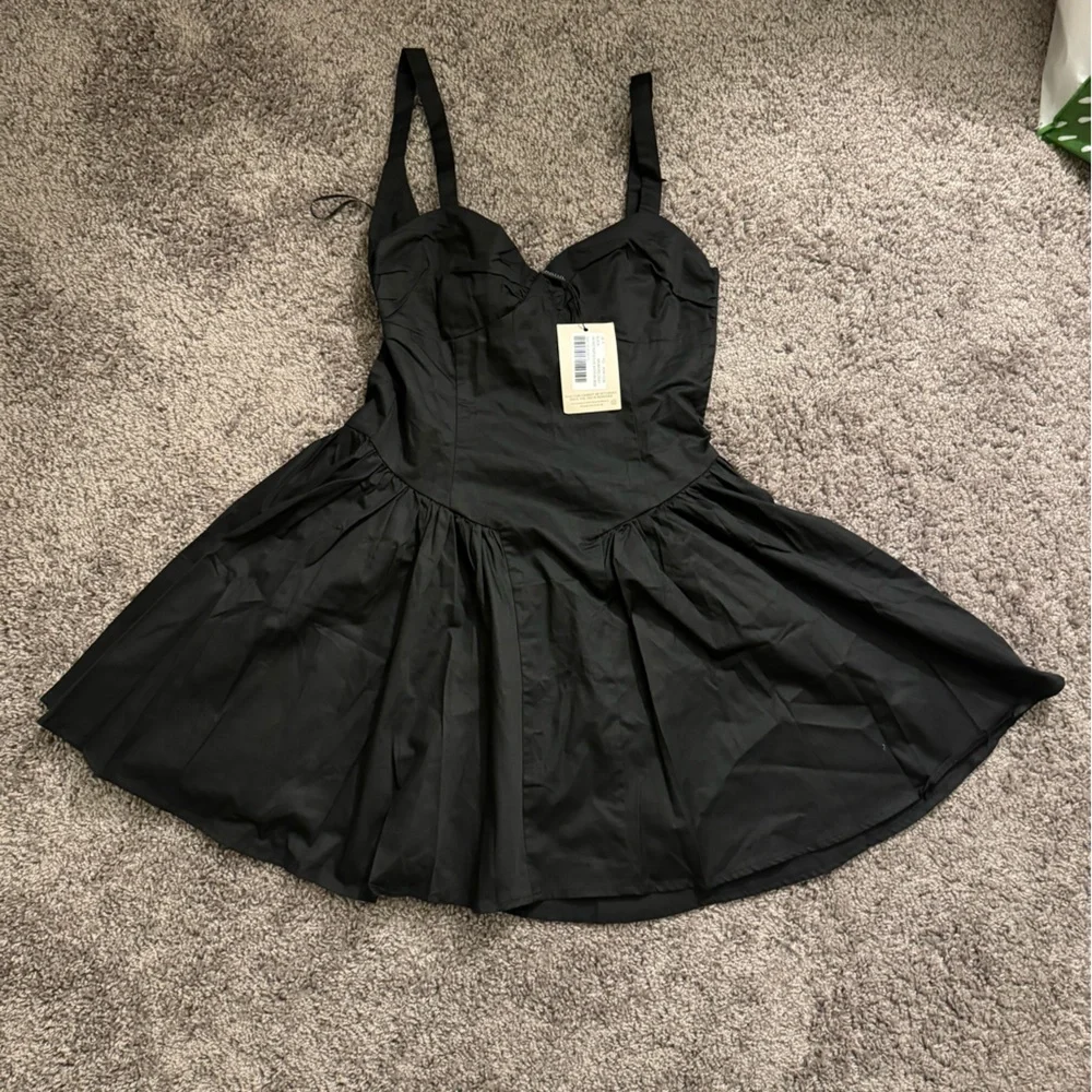 ASOS KAIIA NECKLINE SKATER MINI DRESS. US 4 - Picture 4 of 6
